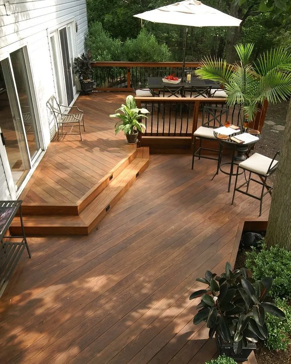 Tiered cedar deck with built-in bench seating and outdoor dining area, Hamilton Ontario